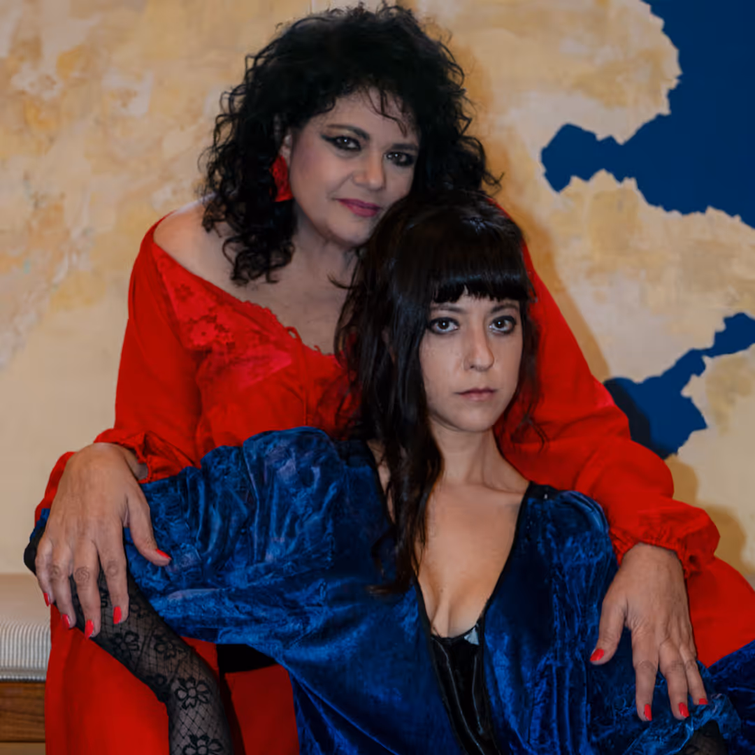 ספק ילדה ספק אישה: אלה ודפנה ארמוני