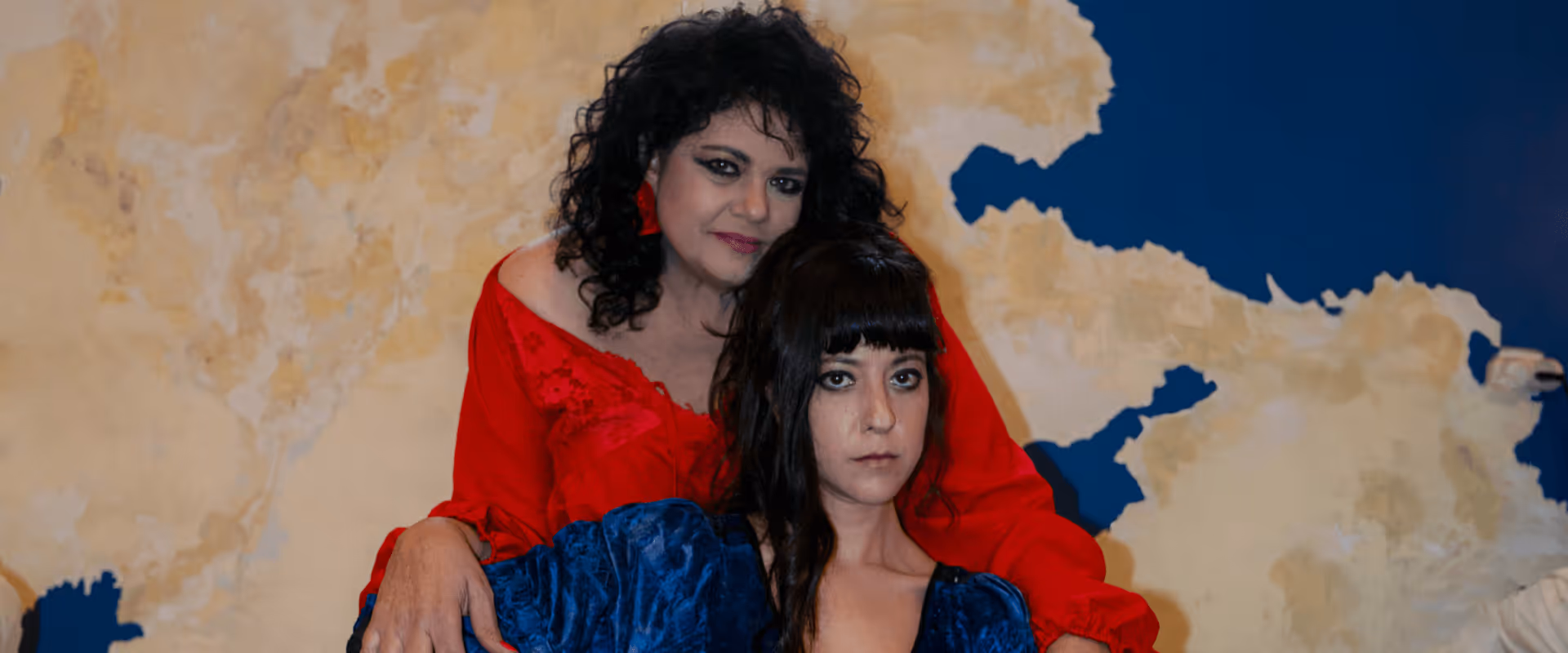 ספק ילדה ספק אישה: אלה ודפנה ארמוני