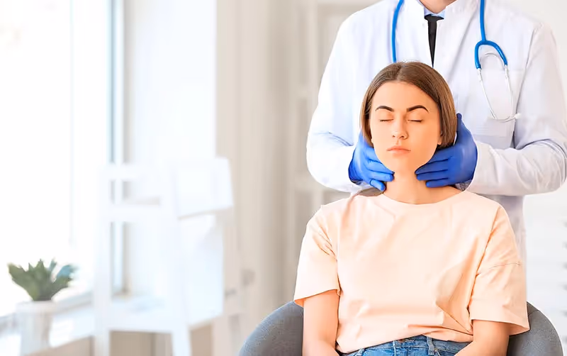 Hipertireoidismo: entenda o que é, seus sintomas e tratamento