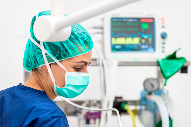 O médico intensivista passa a maior parte de seu tempo em UTIs. Foto: Reprodução/Shutterstock