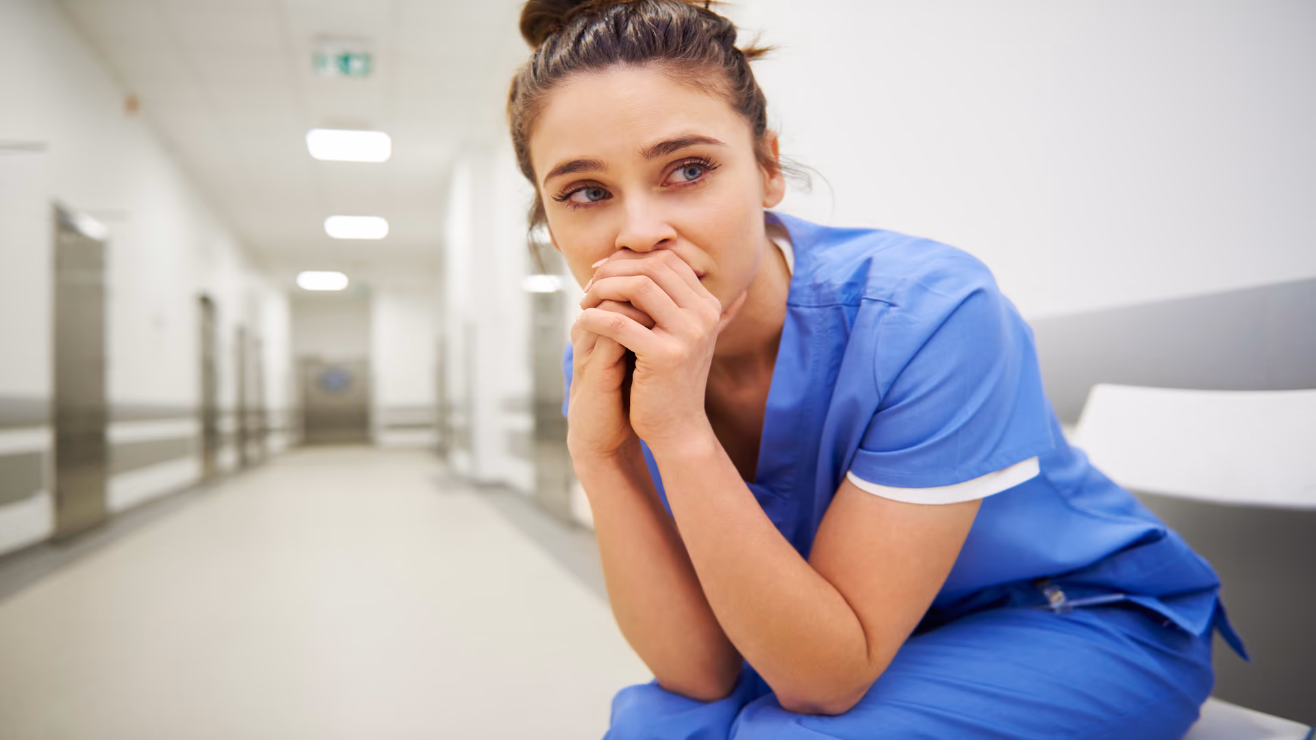 Erros médicos afetam a saúde mental de qualquer pessoa, por isso é importante o apoio ao residente. Foto: Reprodução/Envato