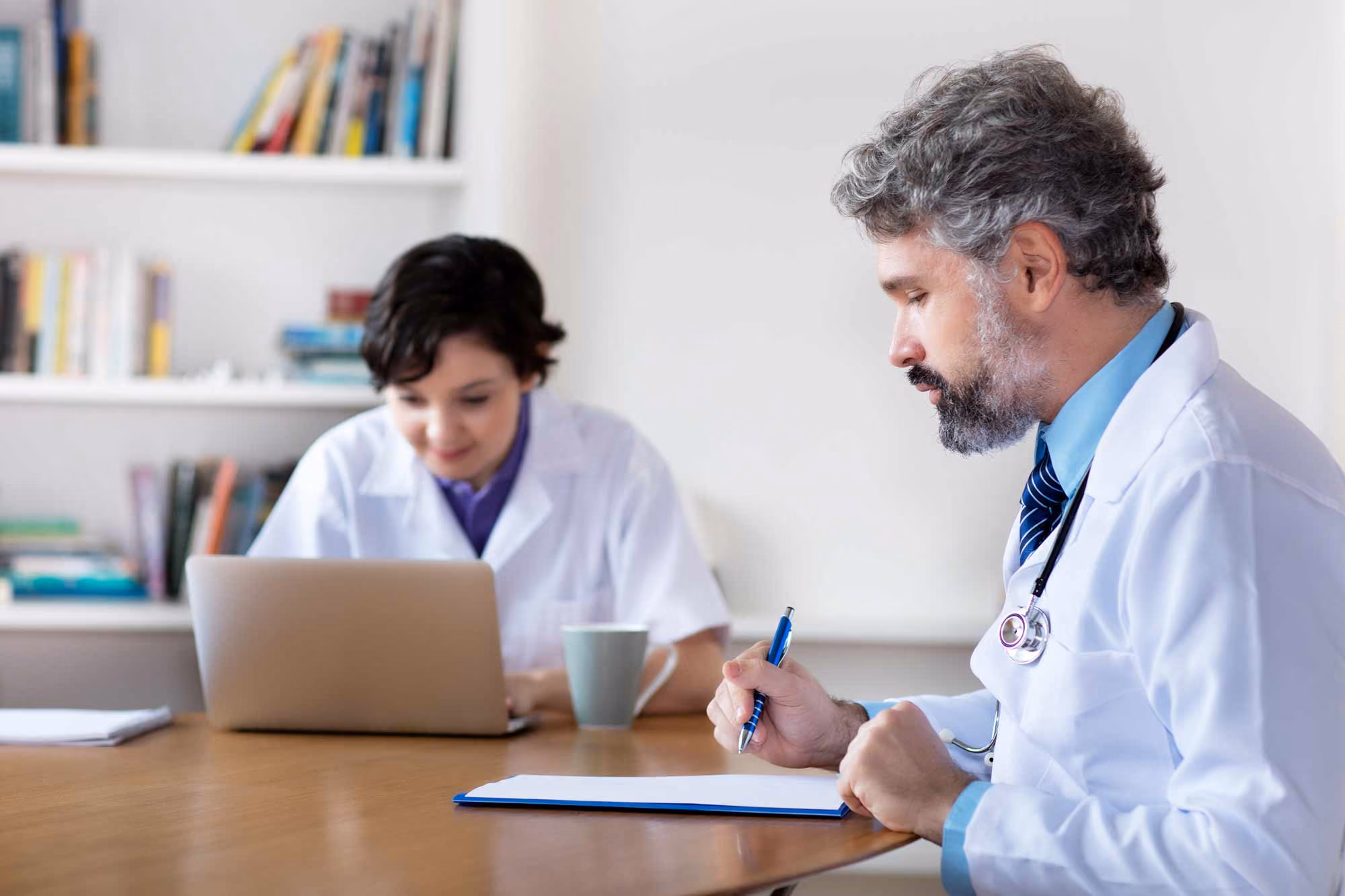Quais os caminhos para ser um médico atualizado?