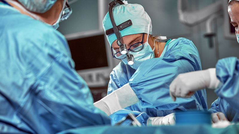 No segundo ano de especialização, o residente em cirurgia geral começa a pegar cirurgias mais complexas. Foto: Reprodução/ShutterStock