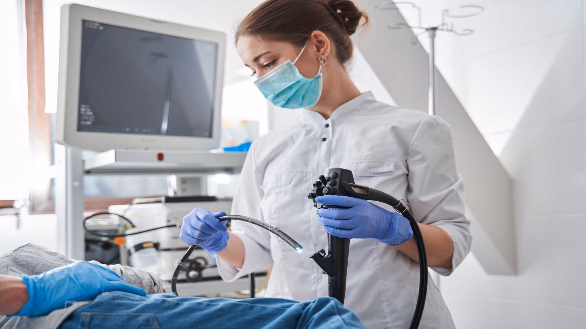 A busca constante por atualizações e aperfeiçoamento é outro ponto em comum entre os especialistas em Endoscopia. Foto: Reprodução/AdobeStock