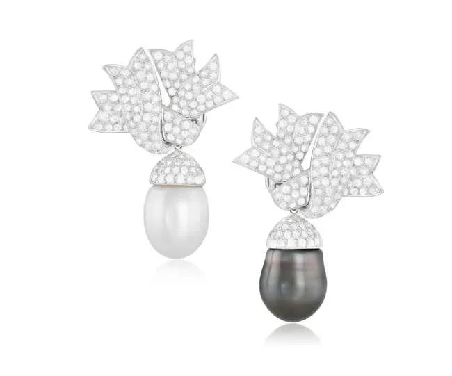 A FINE PAIR OF CULTURED PEARL AND DIAMOND PENDENT EARCLIPS, BY VENDURA