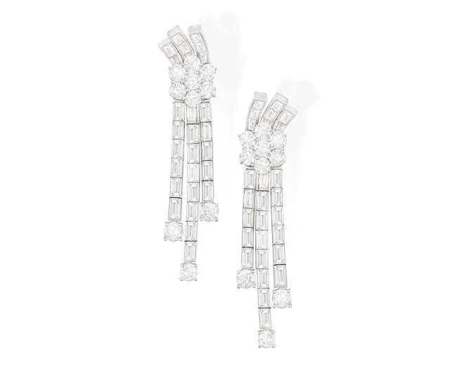 A FINE PAIR OF DIAMOND PENDENT EARCLIPS, BY BULGARI, CIRCA 1960