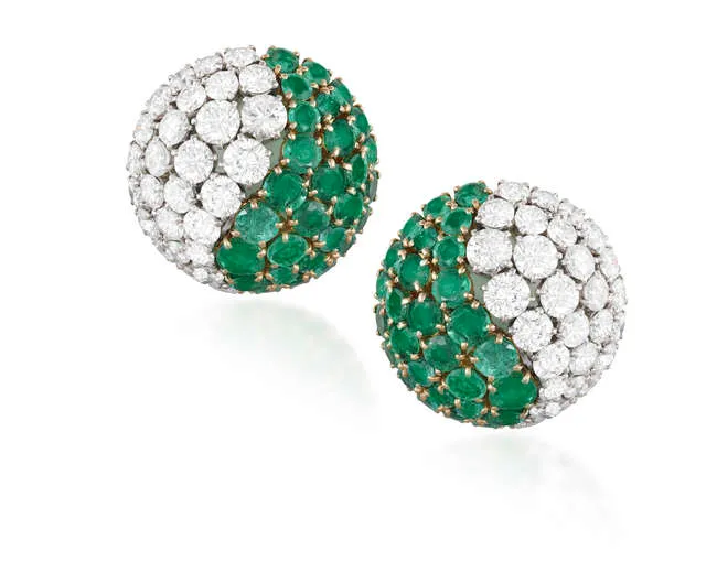 A FINE PAIR OF EMERALD AND DIAMOND EARCLIPS, BY BULGARI, CIRCA 1960