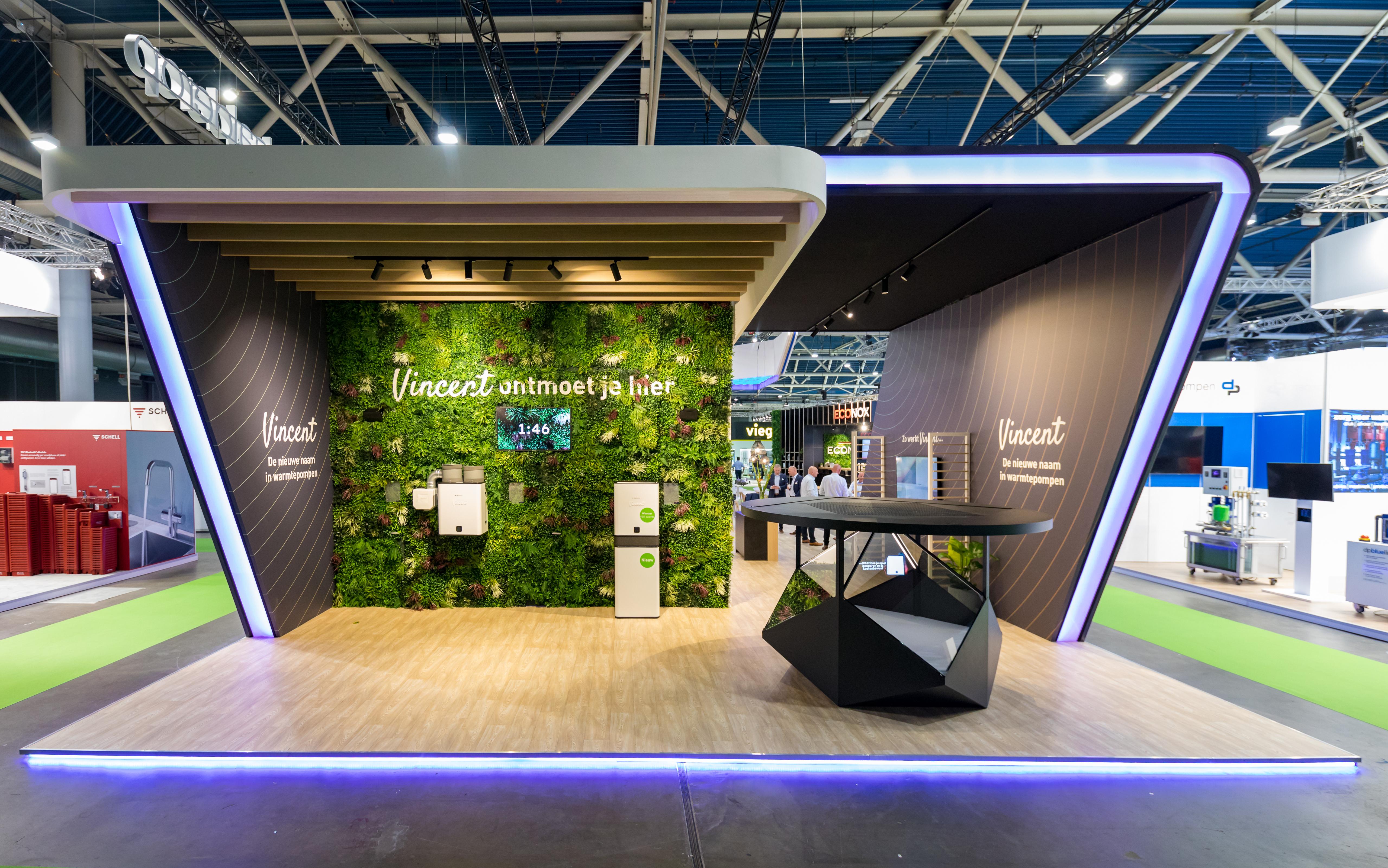 Voor Itho Daalderop creëerden we een AV-gedreven experience room op de VSK-beurs, met LED, wind, licht en countdowns voor de lancering van warmtepomp Vincent.