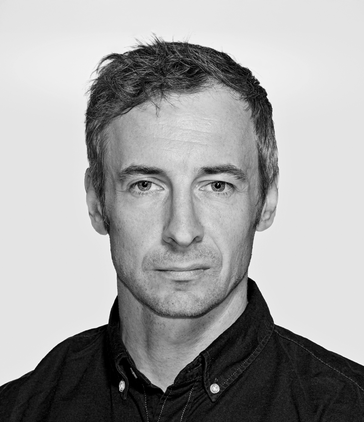 Headshot of Simon Harding