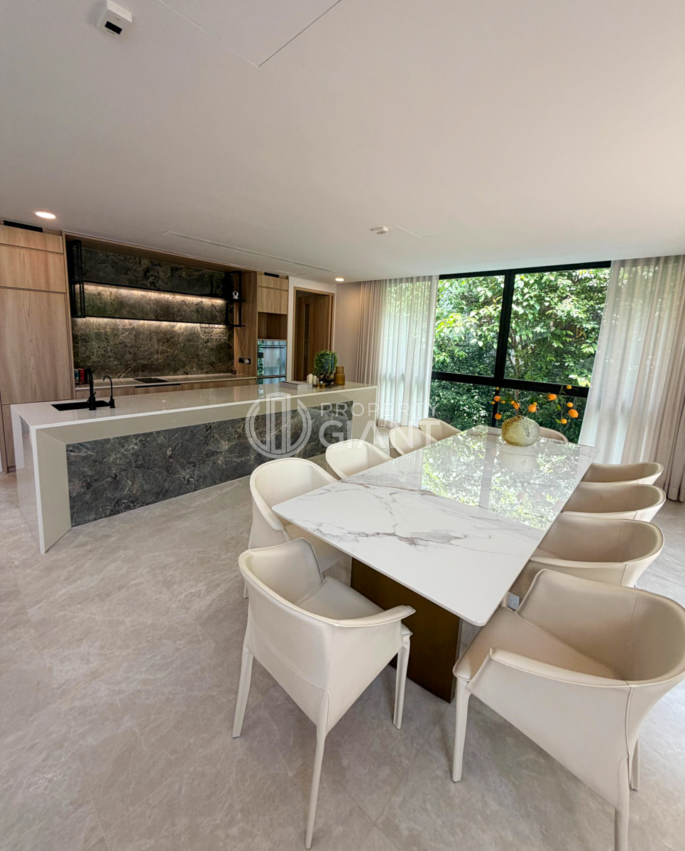 Dry Kitchen with Dining Area