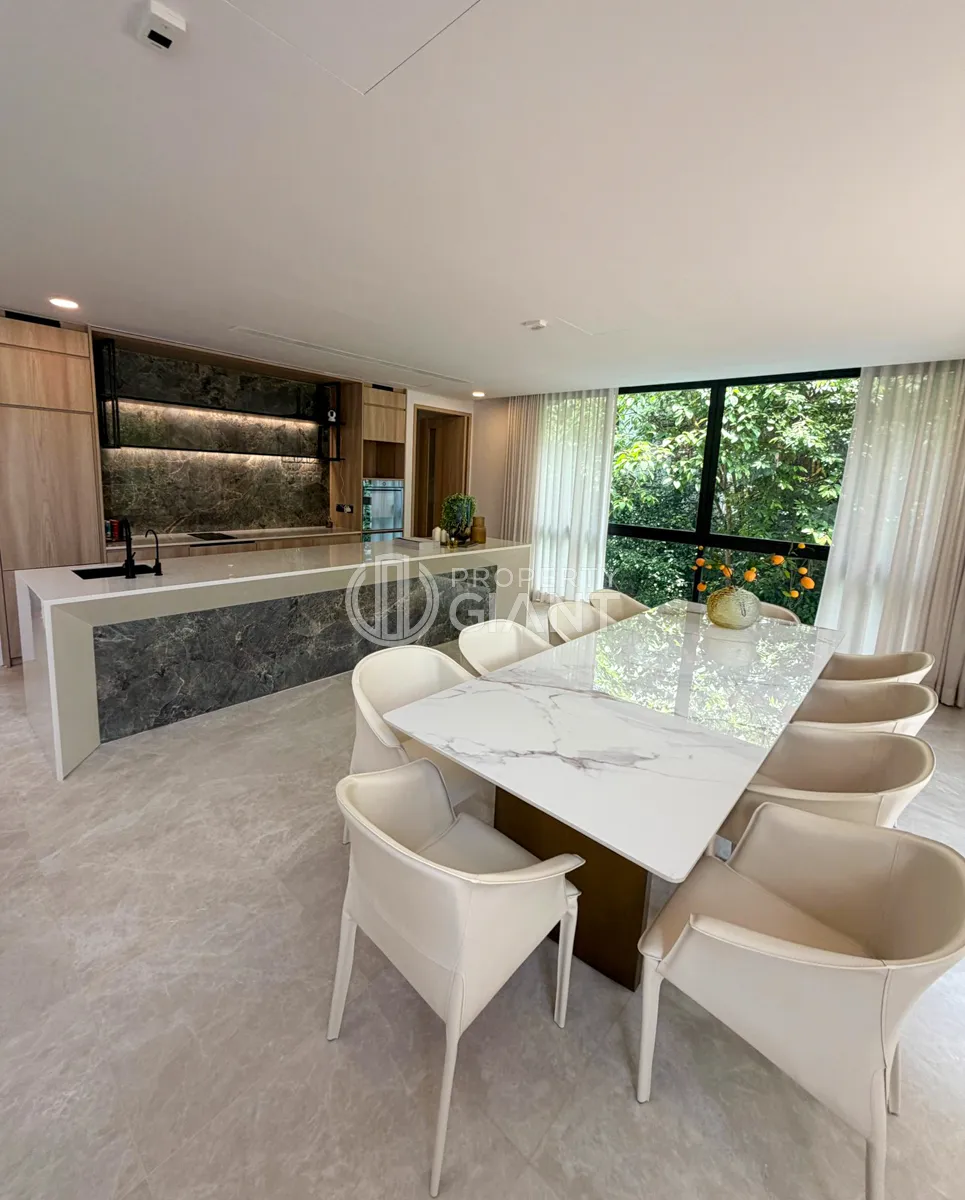 Dry Kitchen with Dining Area