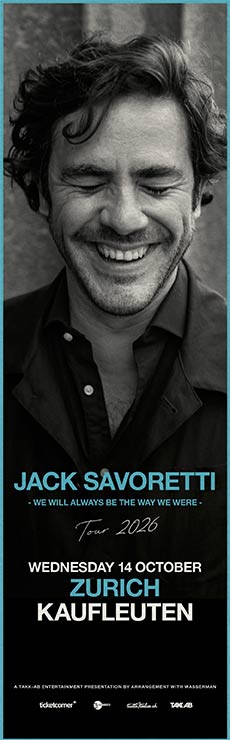 Spazio segnaposto nero con la scritta bianca 'SKYSCRAPER 230 x 740'.