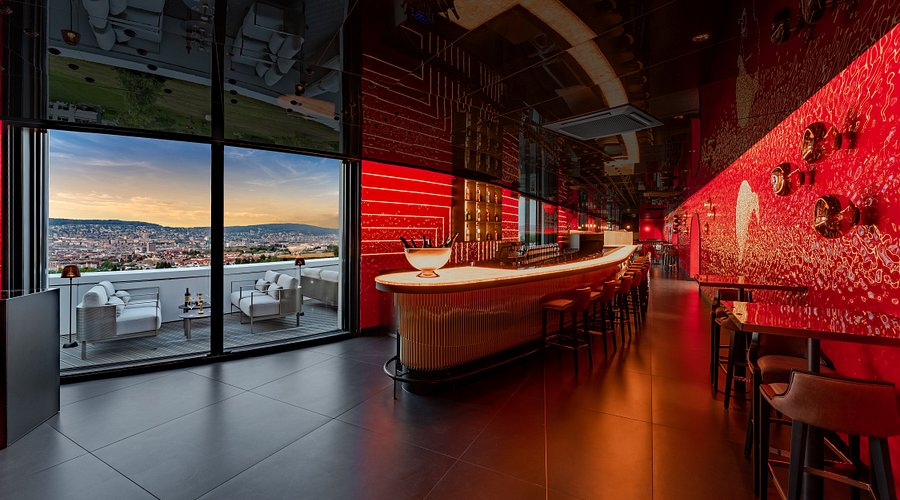 Antonio Medugno a Zurigo 28.02.2026 Amalfi party Five Hotel Penthouse