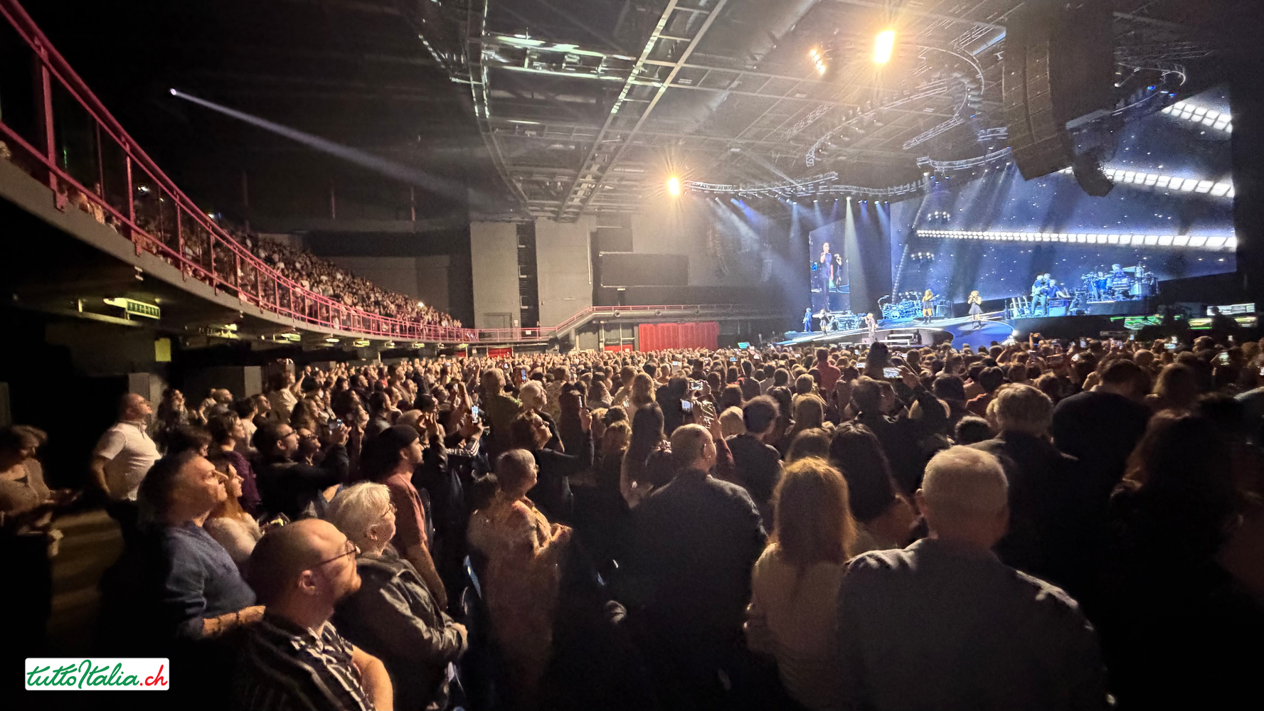 Eros Ramazzotti conquista Ginevra: show travolgente tra emozioni, ricordi e un finale da brividi