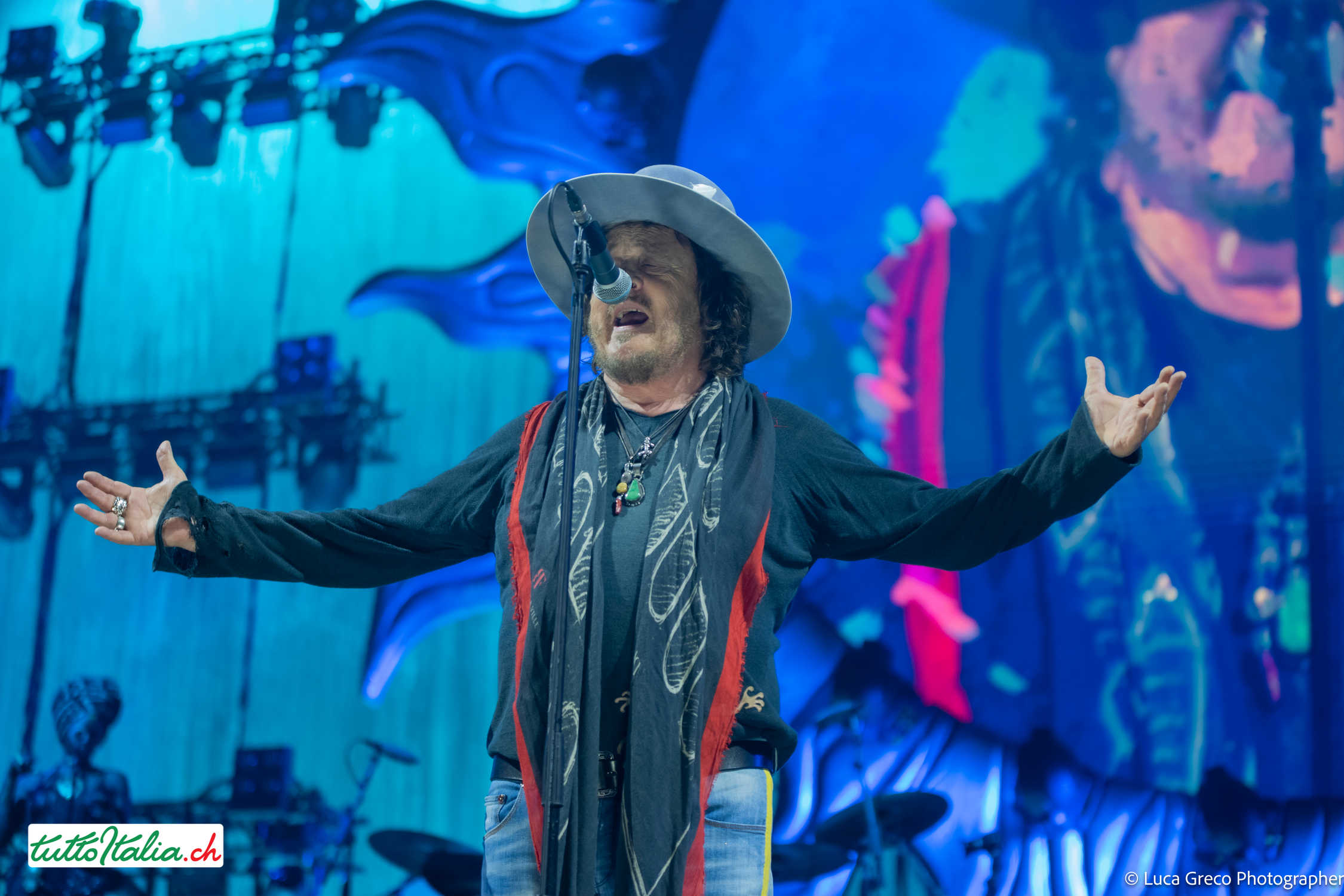 Zucchero infiamma l'Hallenstadion: Tuttoitalia c'è, ieri e oggi