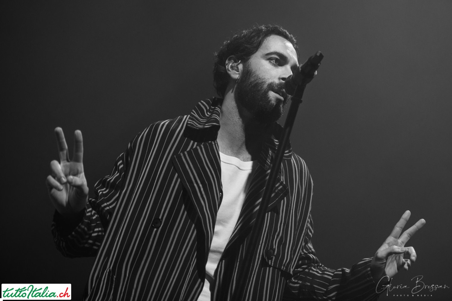 Marco Mengoni sul palco della Samsung Hall di Zurigo, 13 dicembre 2019