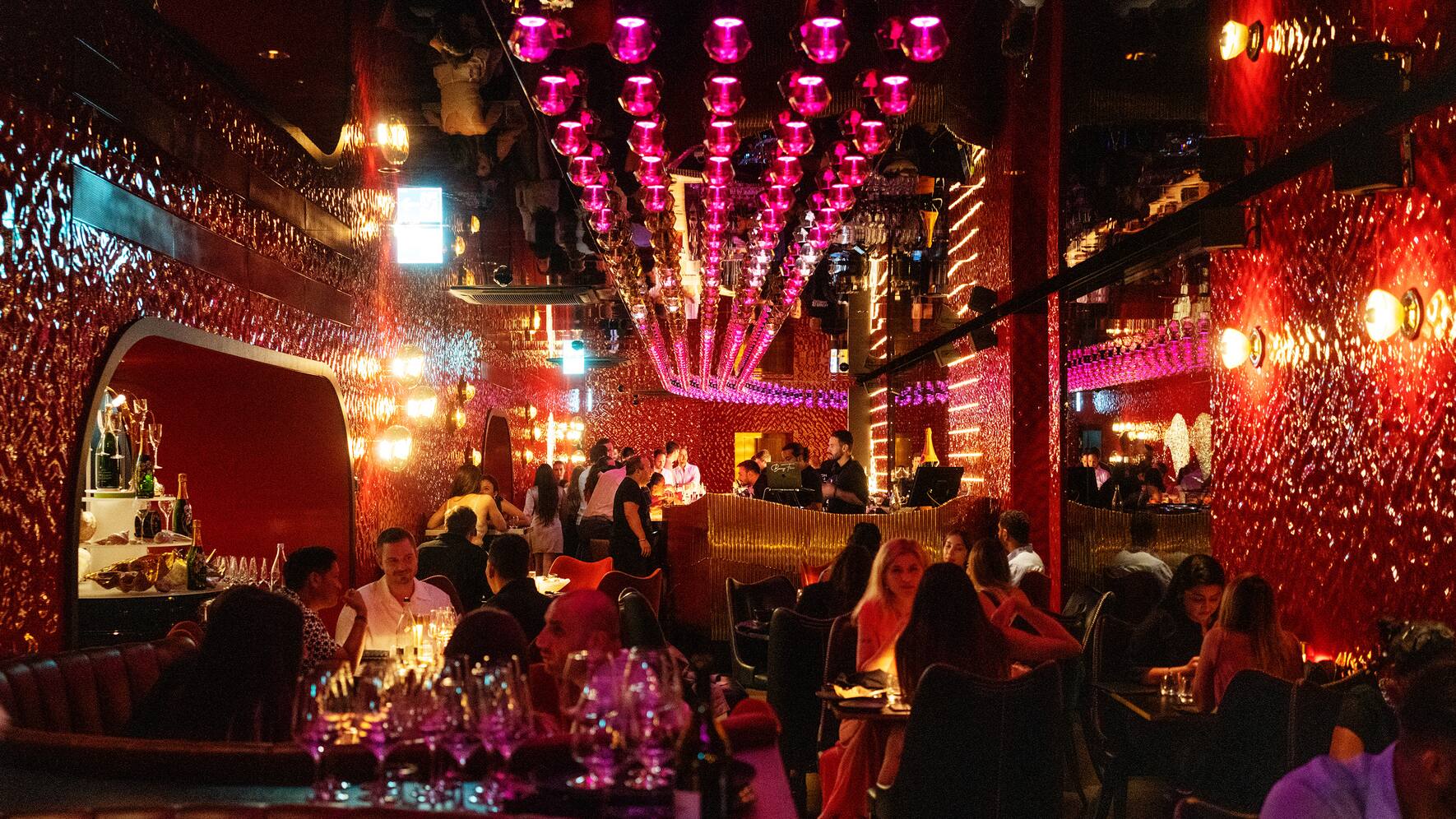 Amalfi Dinnershow & Party enflamme Zurich avec Antonio Medugno en vedette de la soirée
