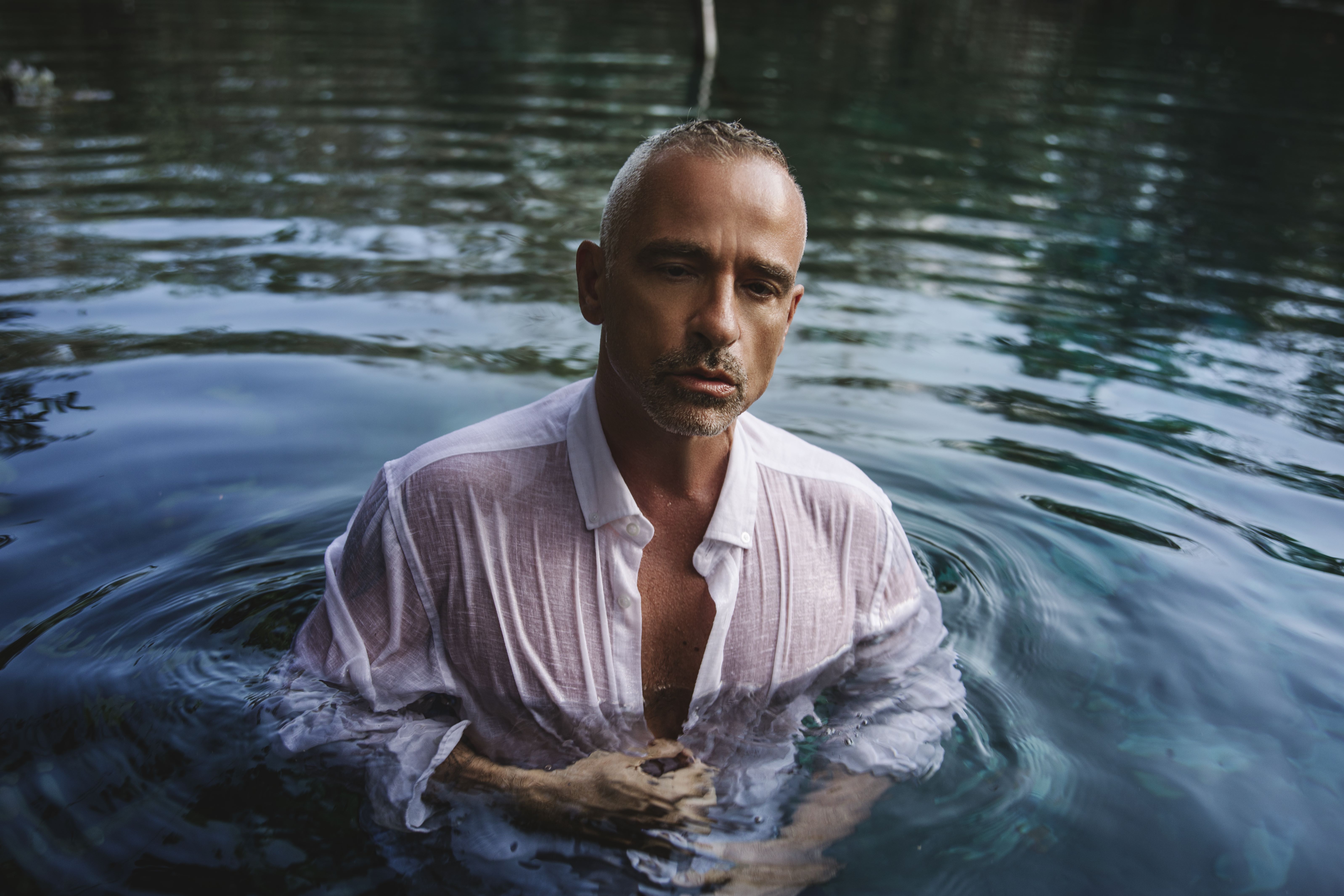 Eros Ramazzotti releases his new album Battito Infinito and announces a world tour, including Zurich and Geneva