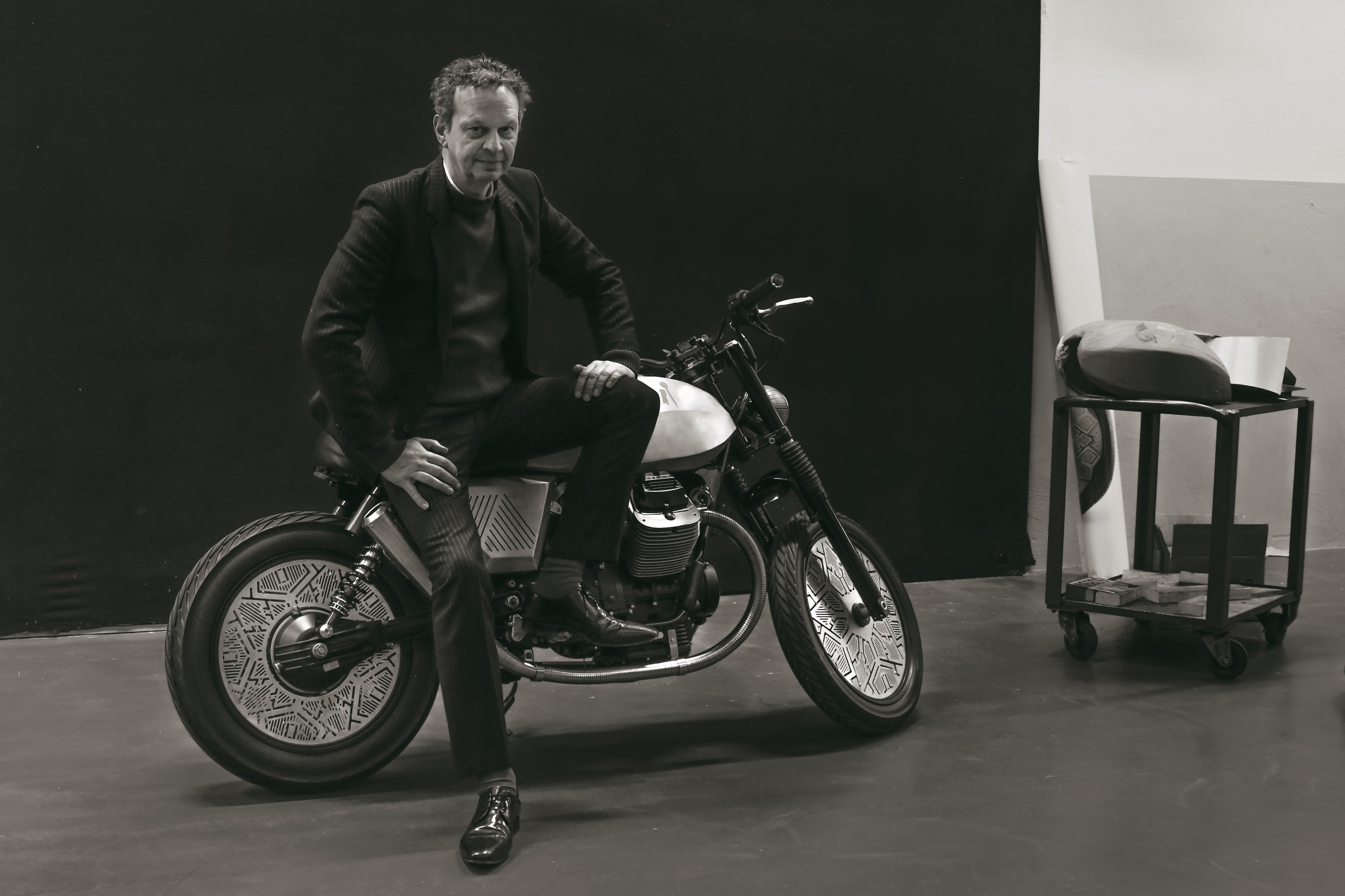 Moto Guzzi festeggia 100 anni, scopri il libro dell’anniversario Tuttoitalia