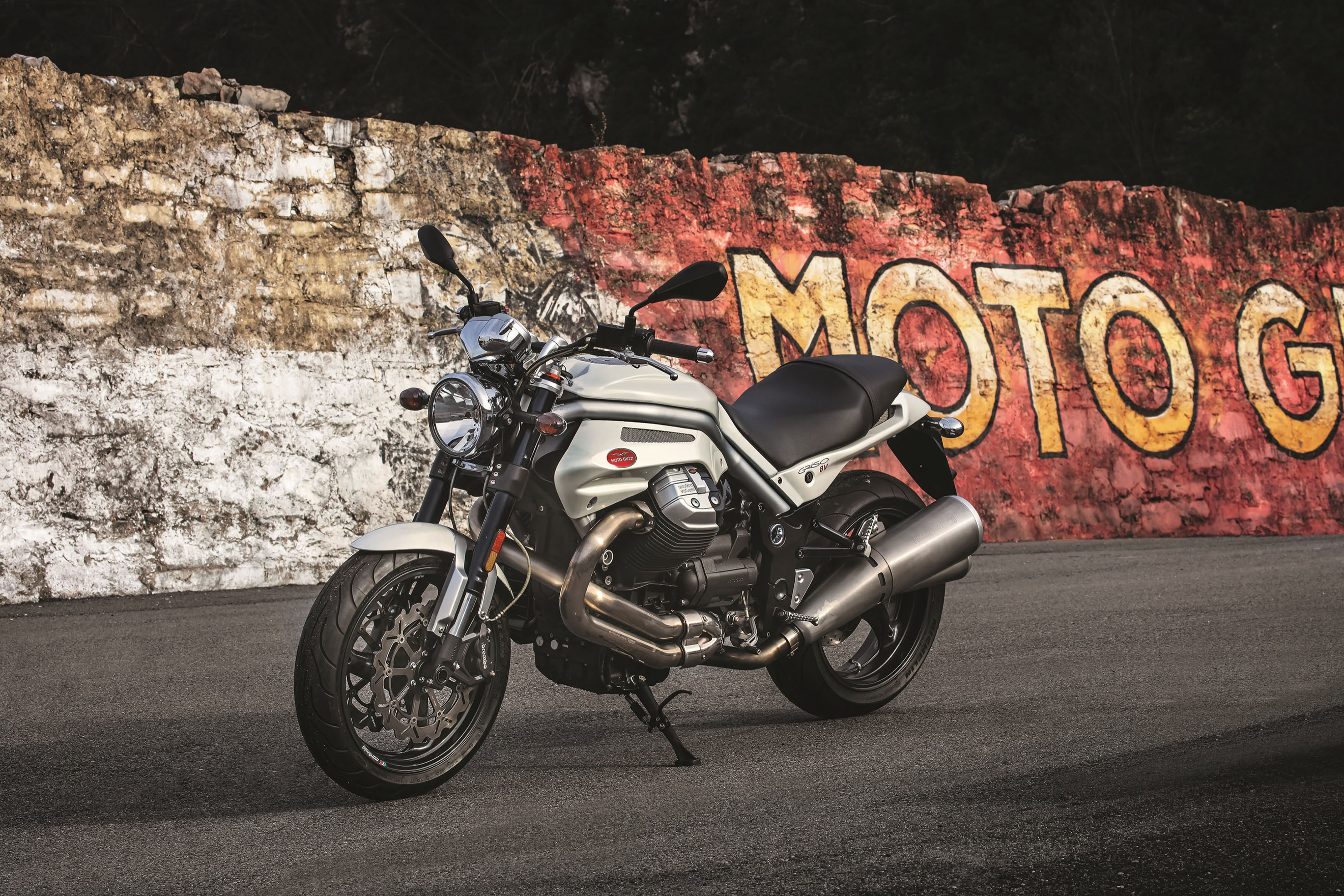 Moto Guzzi festeggia 100 anni, scopri il libro dell’anniversario Tuttoitalia