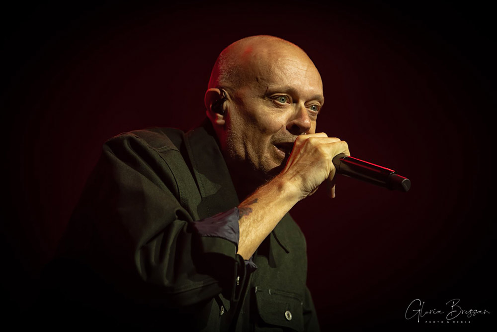 Zürich singt, tanzt und hört nicht mehr auf: Max Pezzali bringt das Hallenstadion zum Beben
