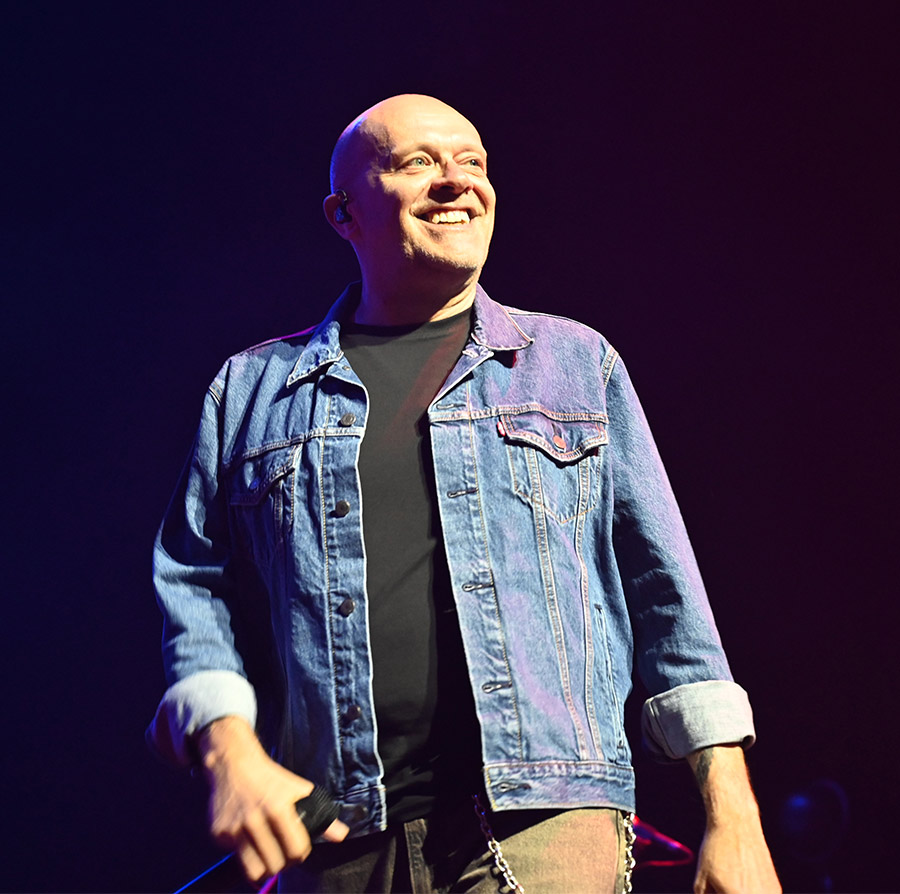 Max Pezzali erobert Genf: eine Reise durch das kollektive italienische Gedächtnis