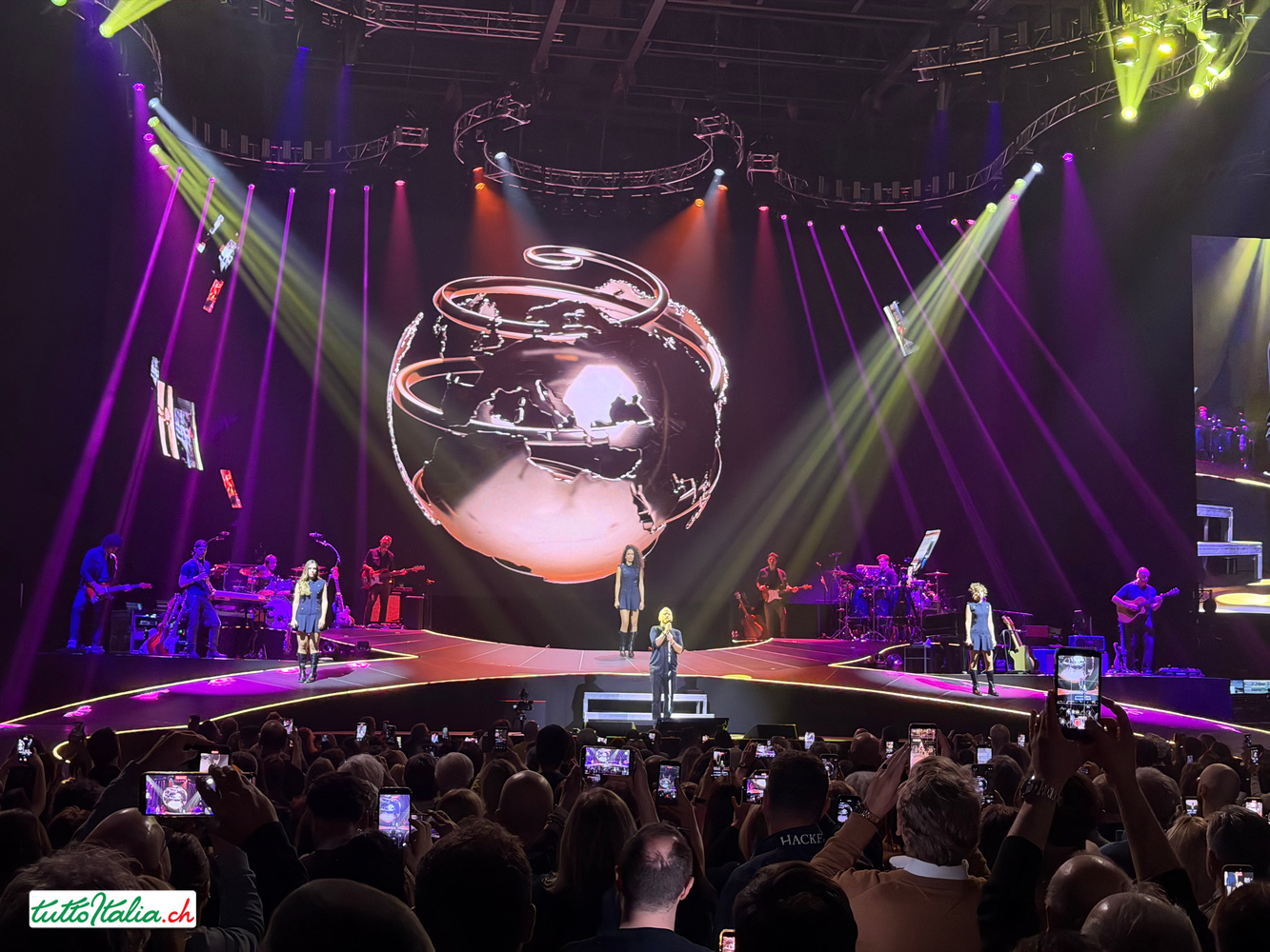 Prossimi concerti in Svizzera Data: Martedì 24 marzo 2026 Luogo: Hallenstadion Zürich Apertura porte: 18 Inizio concerto: 19.30 Biglietti: www.ticketcorner.ch/event/eros-ramazzotti-arena-de-geneve-20138374  Data: Martedì 20 aprile 2027 Luogo: Hallenstadion