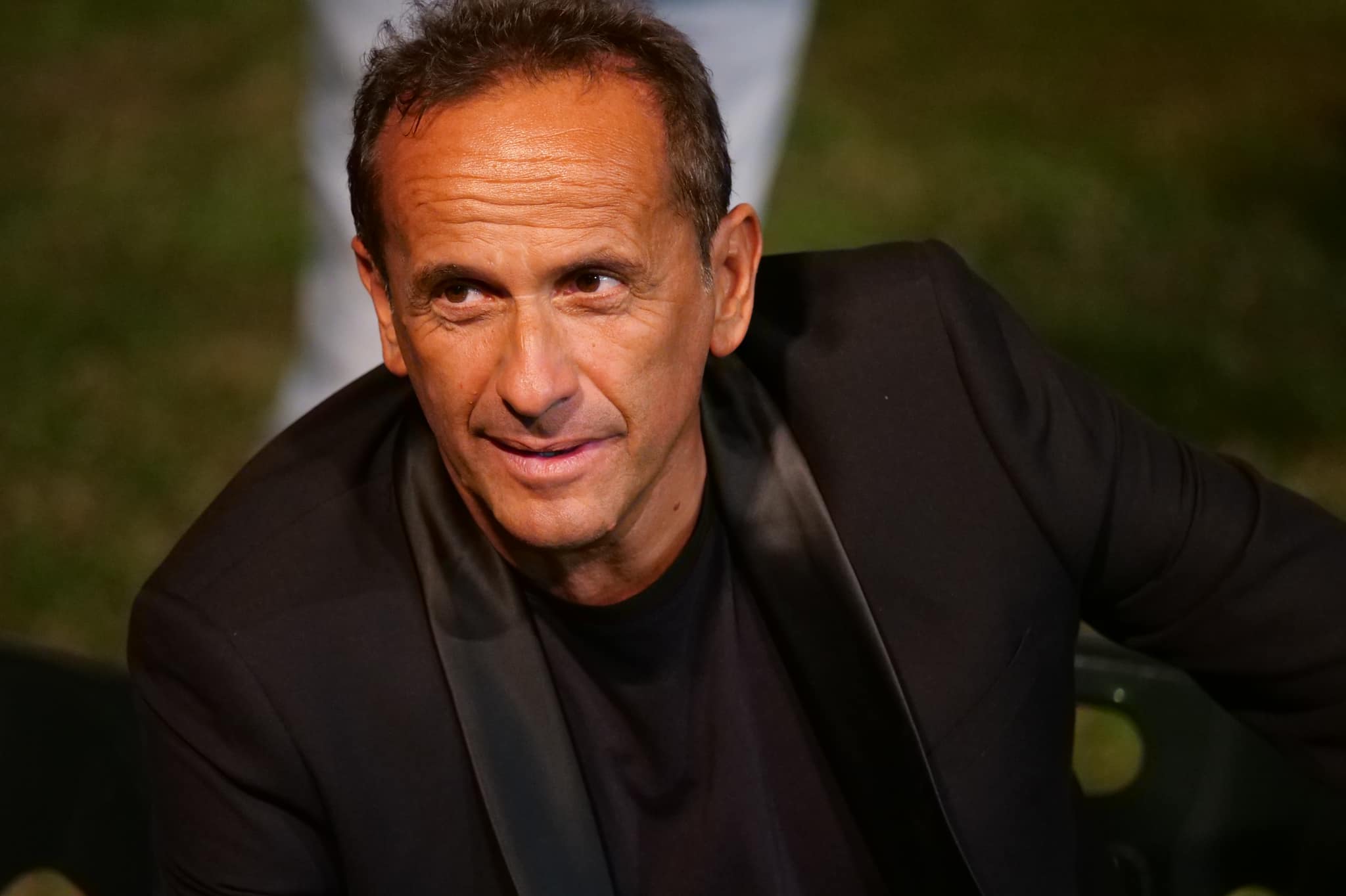 Uccio De Santis brings his comedy to Switzerland, in Bern and Basel