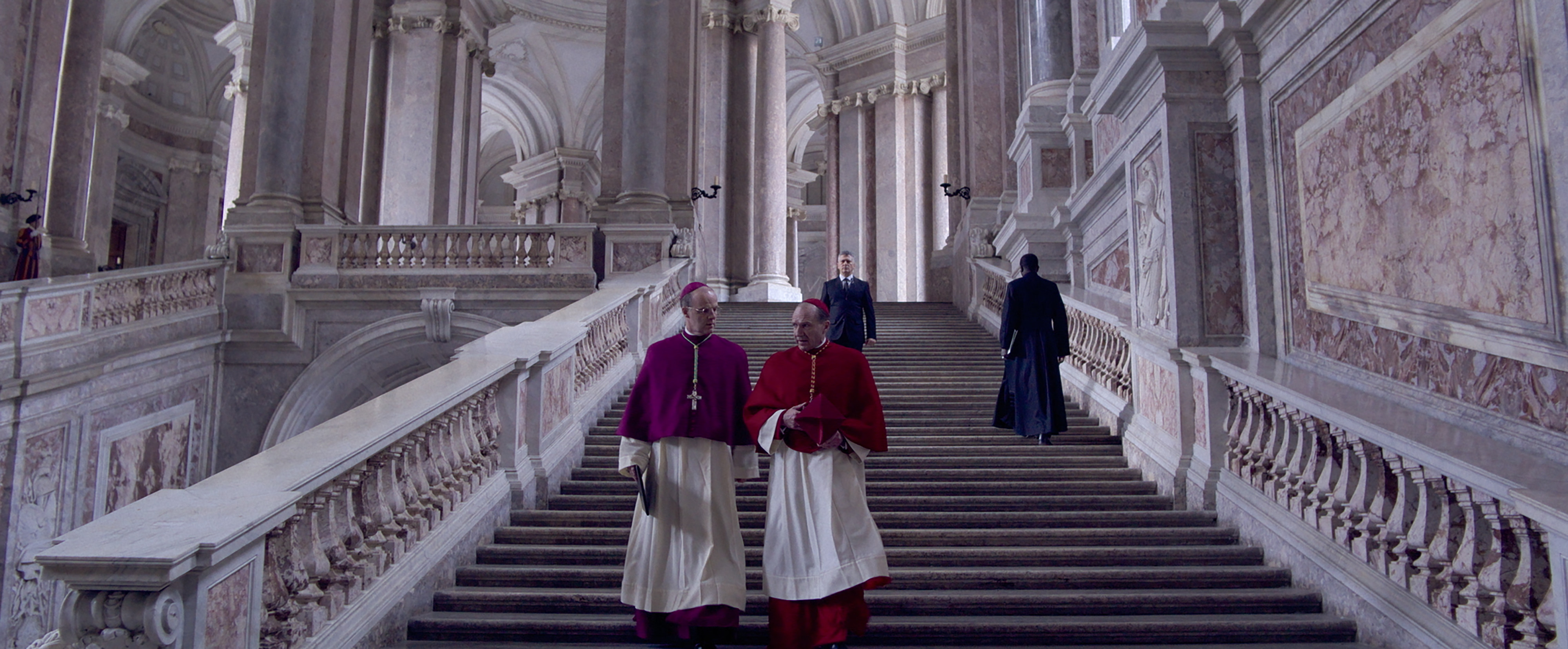 Conclave au cinéma : intrigues vaticanes et doutes de foi dans le thriller tiré du roman de Robert Harris