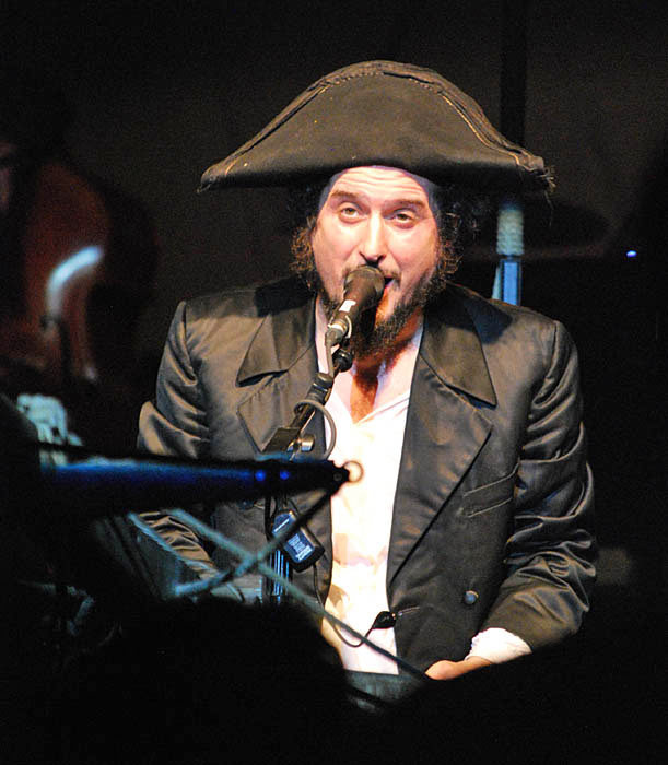 Vinicio Capossela in concert: a journey into emotion at the Kaufleuten in Zurich