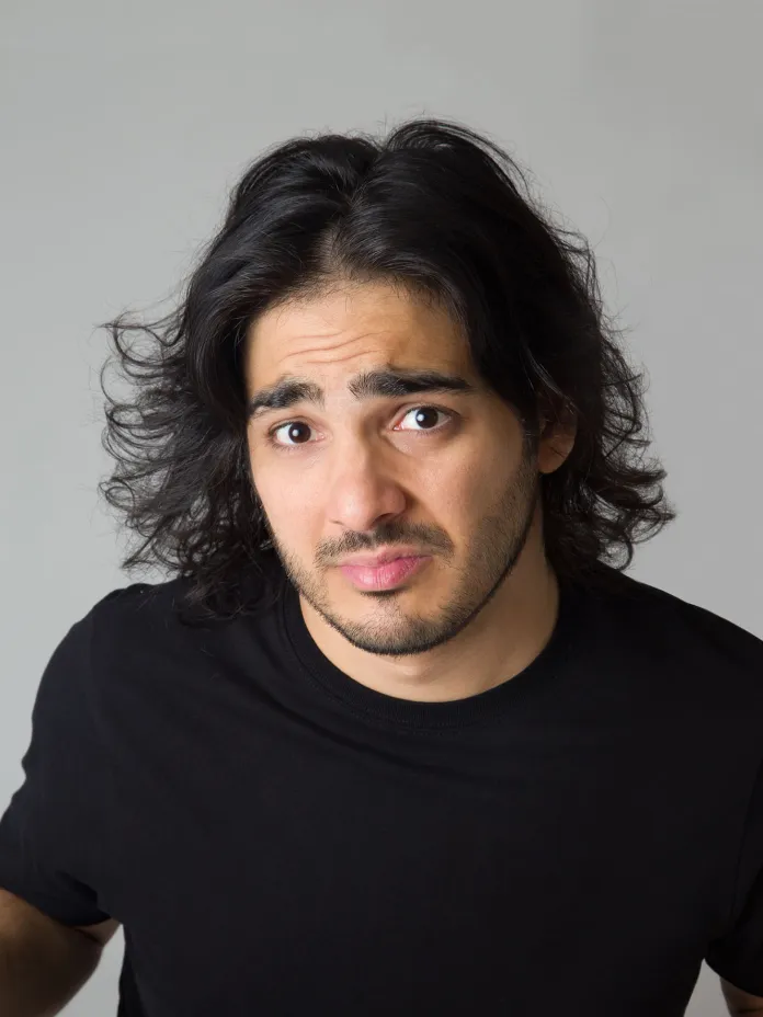 Max Angioni zum ersten Mal in der Schweiz mit seiner Show „Anche Meno“