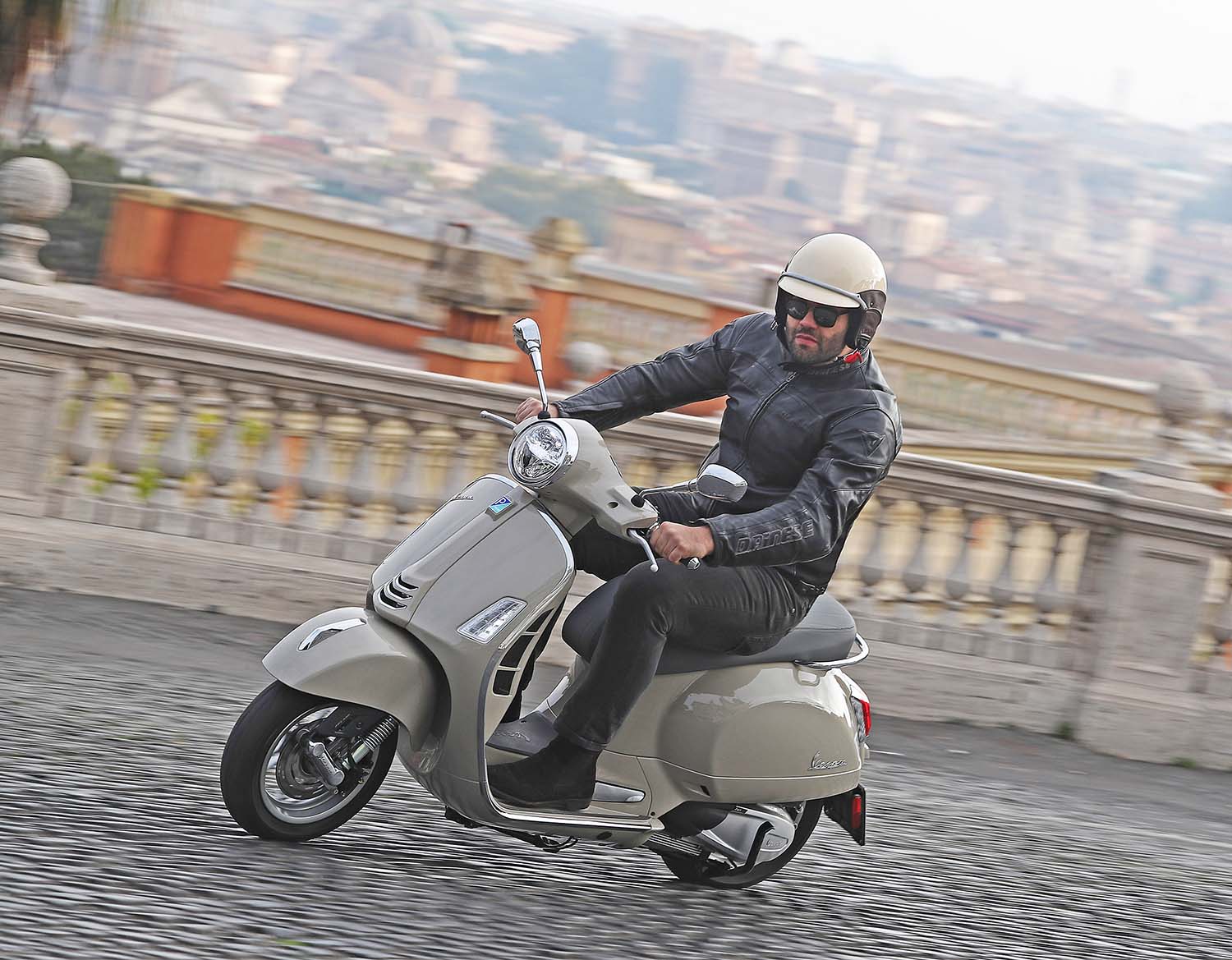 The new Vespa GTS (Granturismo) presented in Rome: Tuttoitalia.ch tested it for you