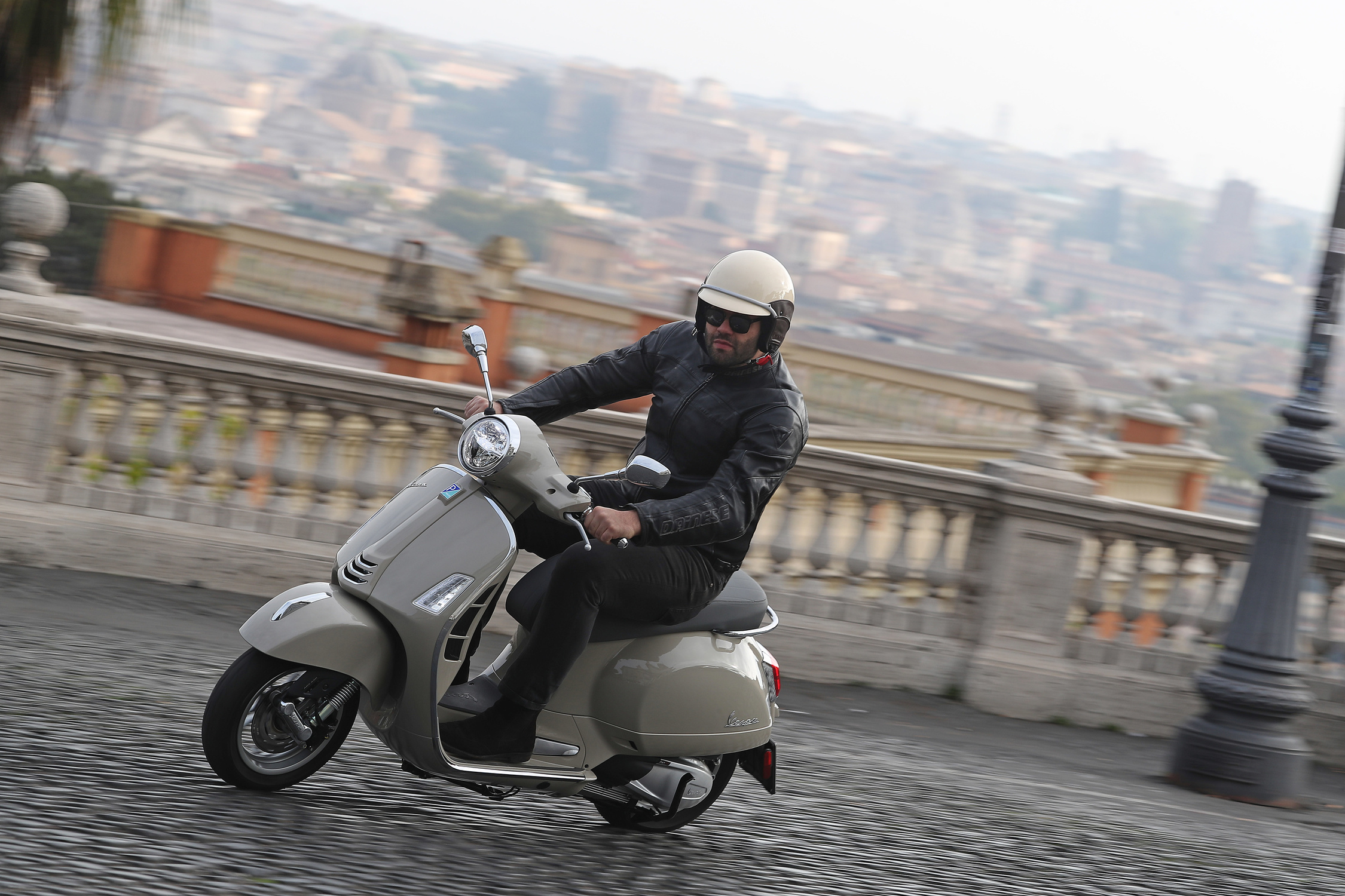 Vespa GTS test-drive a Roma con Tuttoitalia