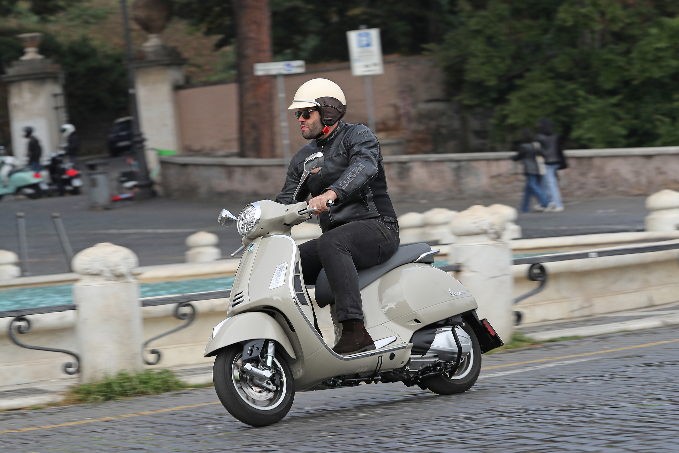 Vespa GTS test-drive a Roma con Tuttoitalia