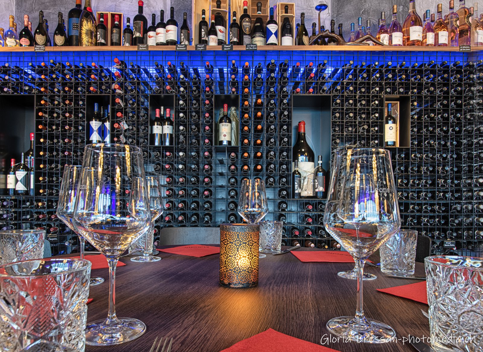 At LEO the Italian dolce vita is celebrated. All the photos of the opening party