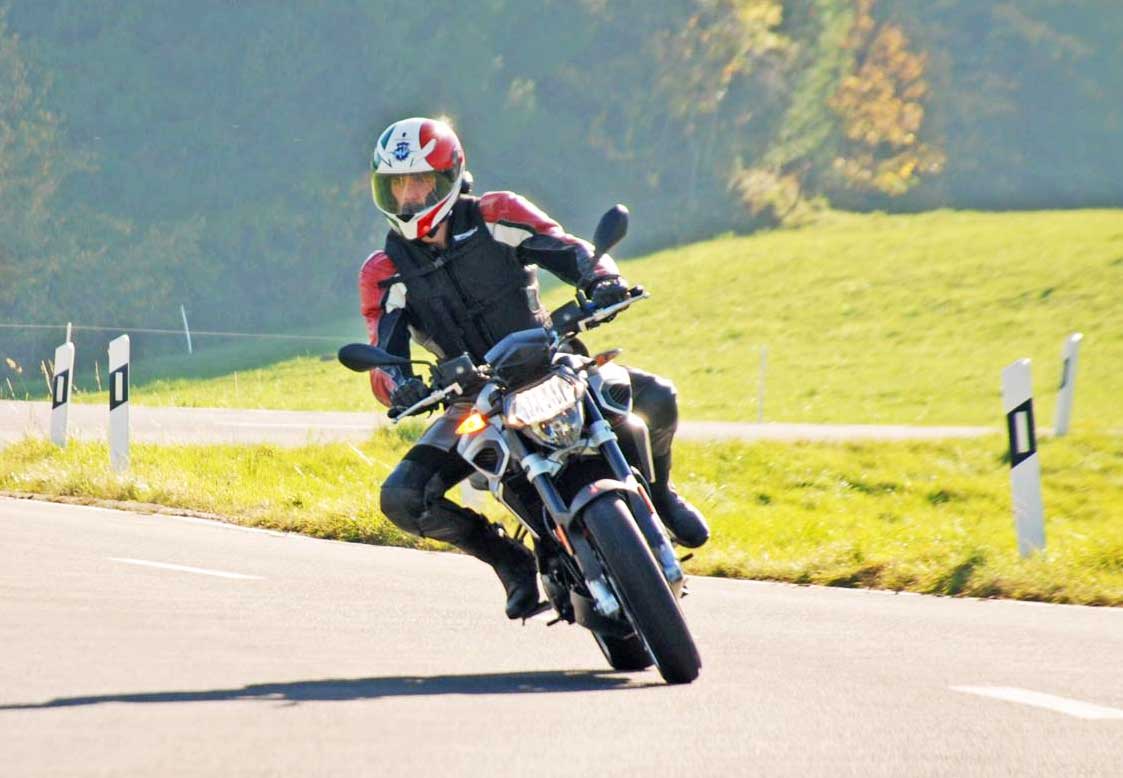Almost a litre yet a middleweight: test-drive with the new Aprilia Shiver 900