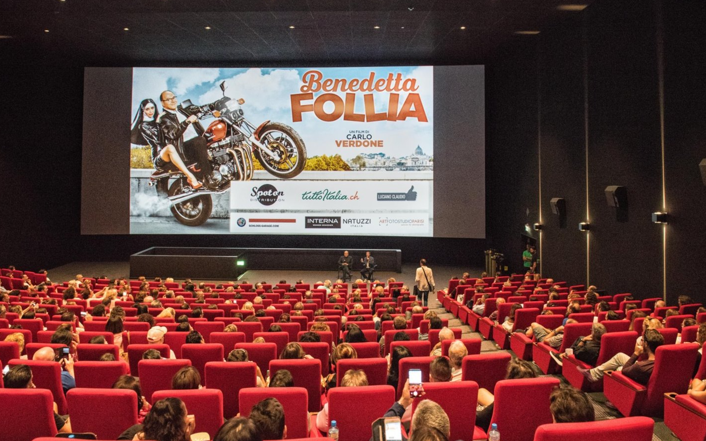 Standing ovation pour le mythe du cinéma italien Carlo Verdone