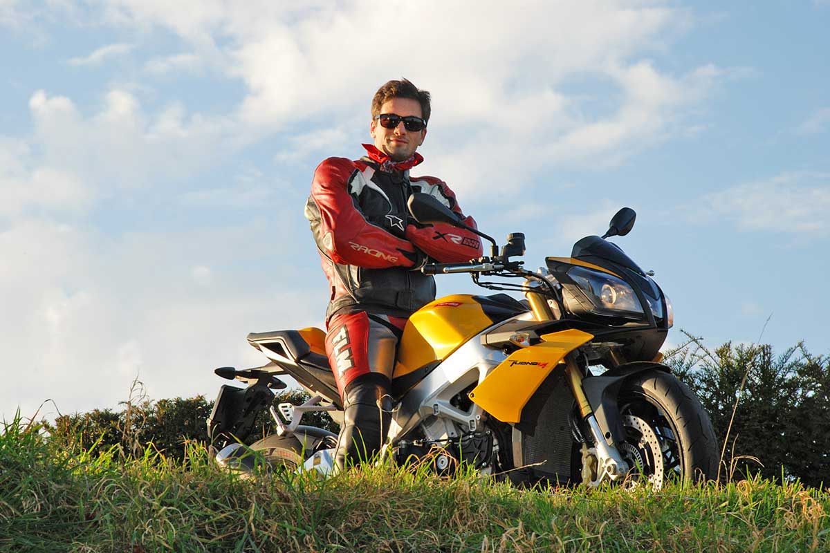 In the saddle of a Tuono! Test-drive with the new Aprilia Tuono APRC