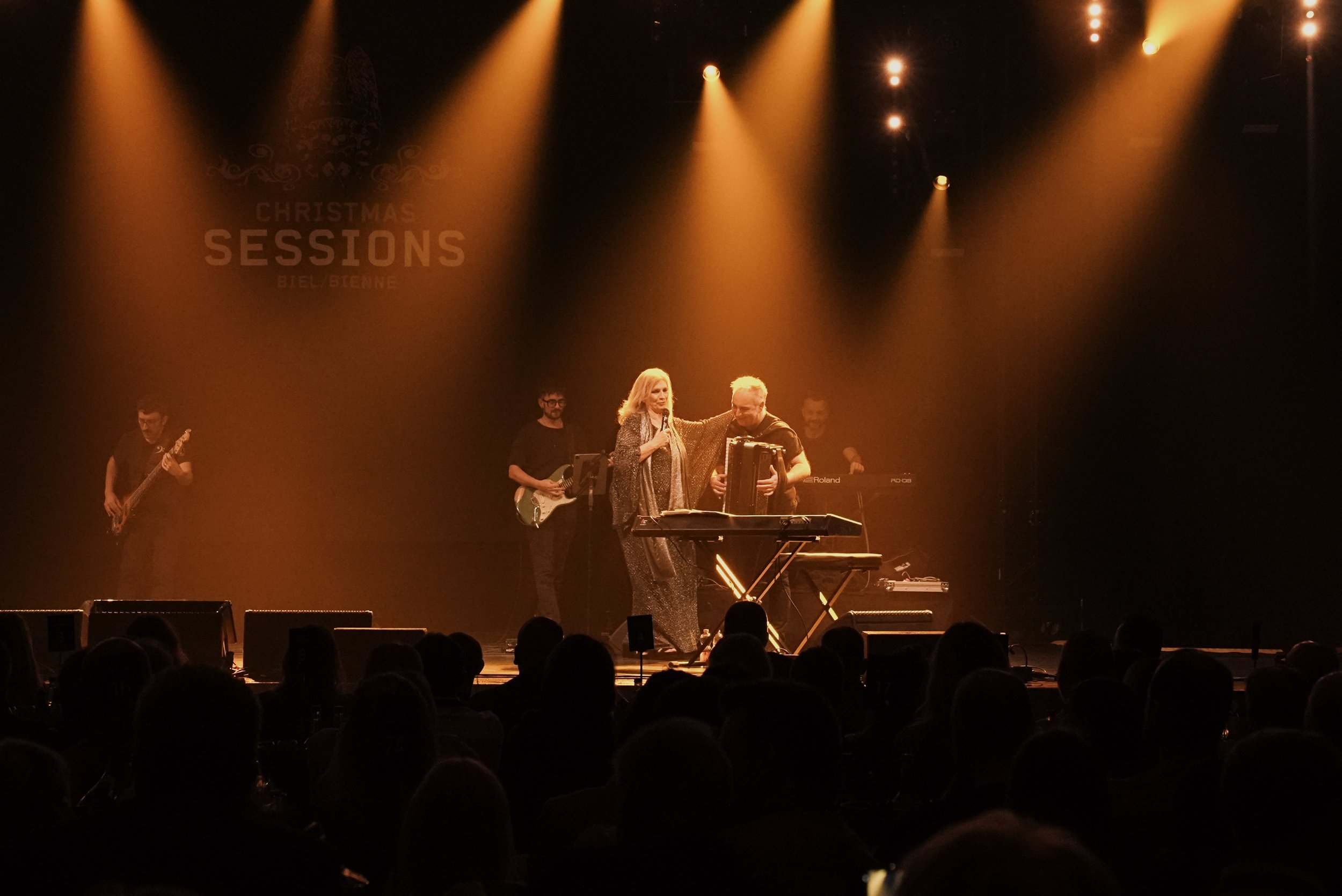 Iva Zanicchi conquista Biel: le Christmas Sessions si chiudono con un Meet & Greet indimenticabile