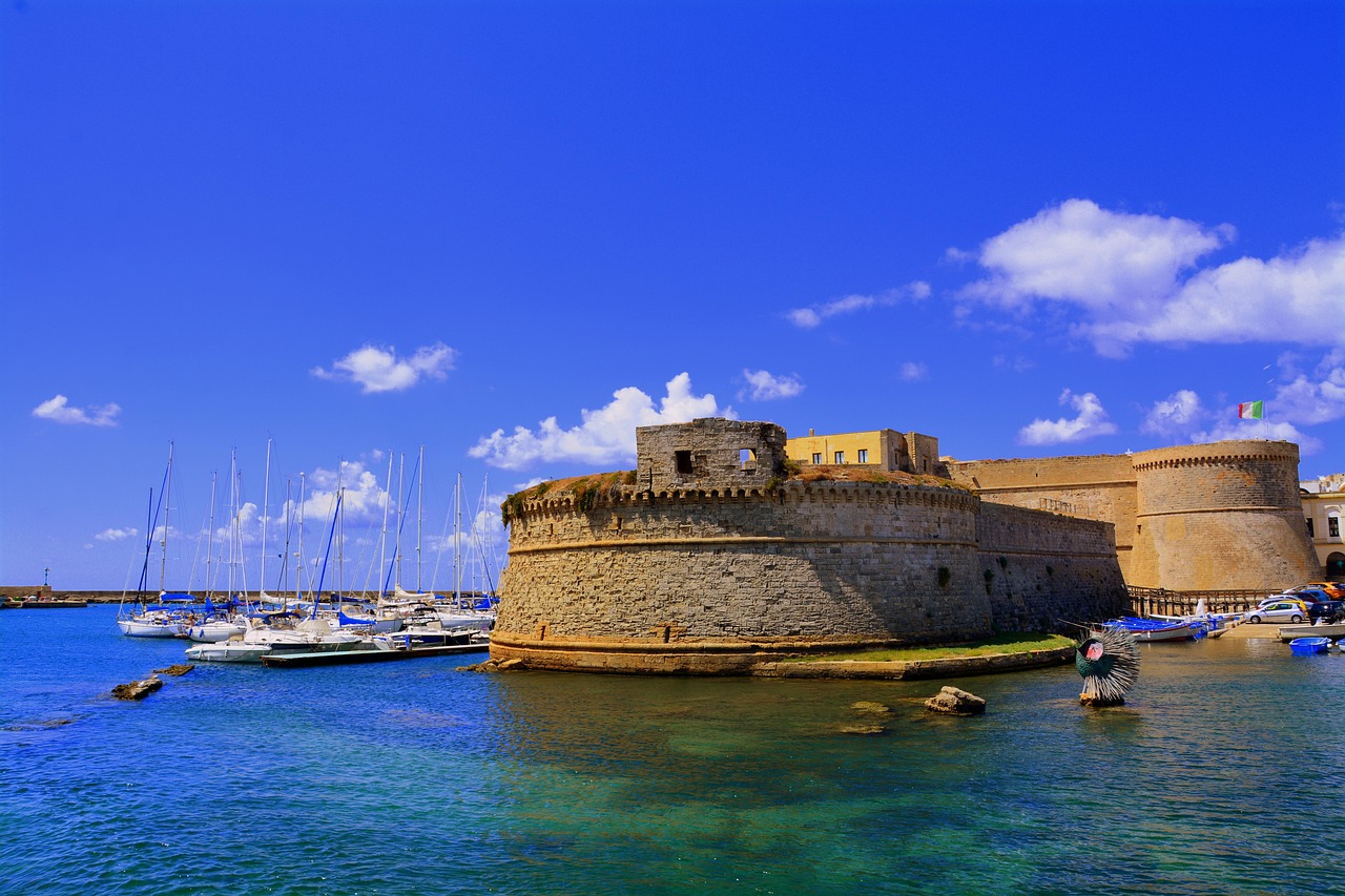 Le Château Aragonais de Gallipoli sur la mer, une des localités du Salento à découvrir avec Borgoterra