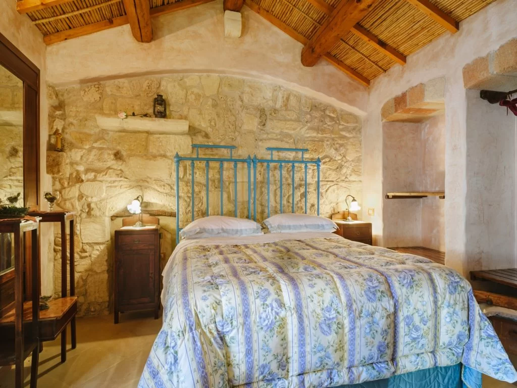 Chambre historique de Borgoterra à Martano, hôtel diffus au cœur du Salento