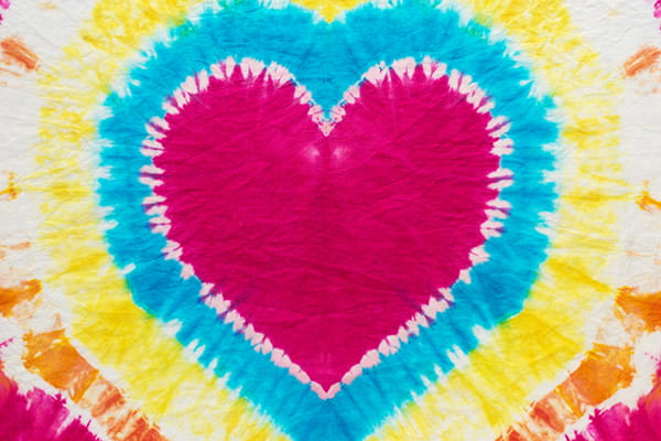 tie die love heart