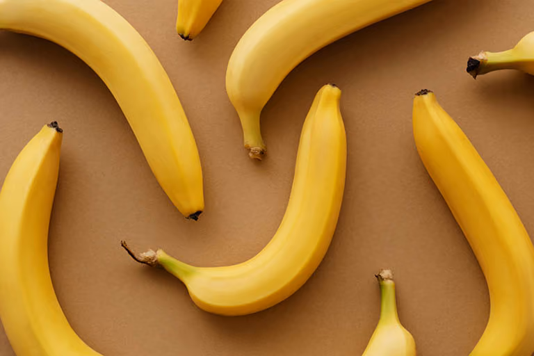 How do bananas affect blood sugar levels?