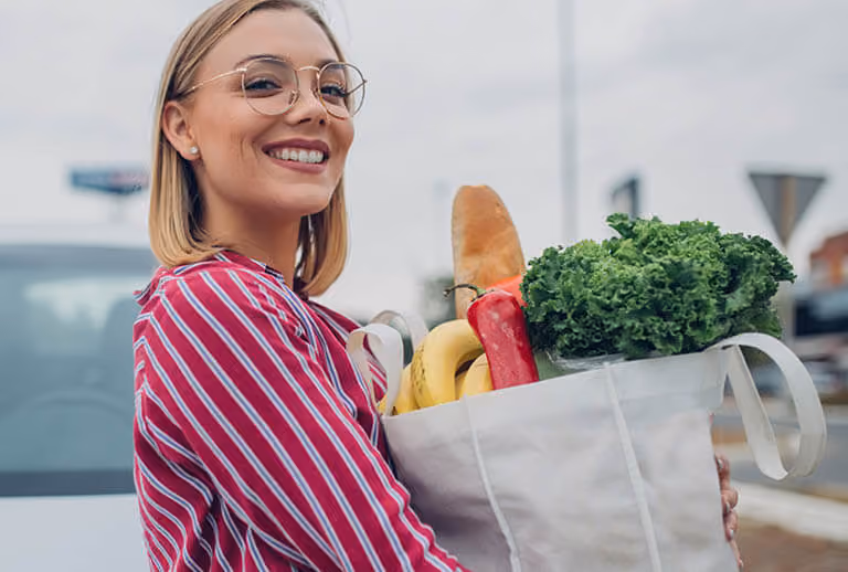 Woman with a PCOS meal plan to improve her PCOS nutritional deficiencies