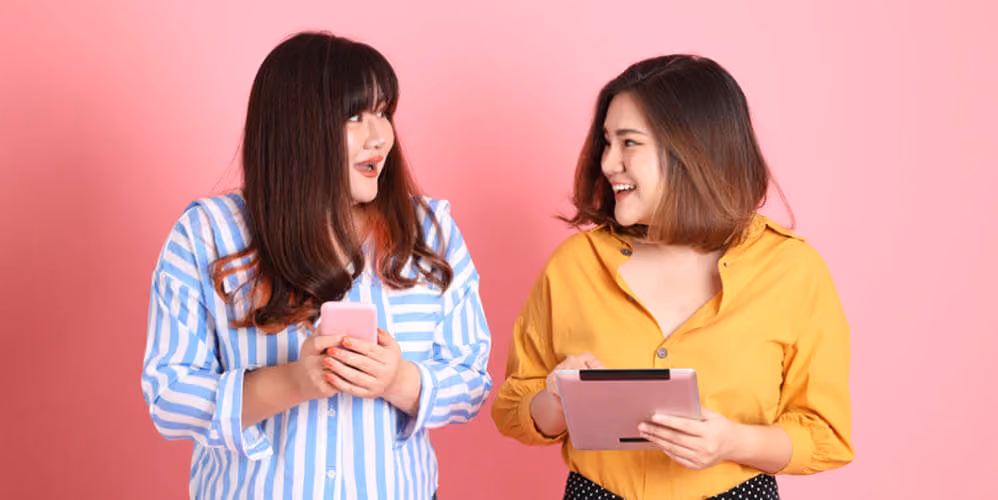 What are the first signs of PCOS?