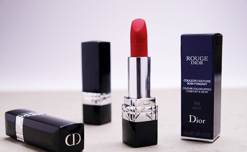 SON DIOR 999 SATIN TỎA SÁNG NHỜ TÔNG ĐỎ TƯƠI RỰC RỠ ĐẦY CUỐN HÚT