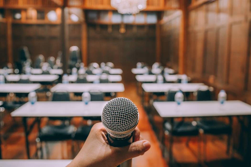 5 Strategies for Overcoming Public Speaking Anxiety in the Workplace