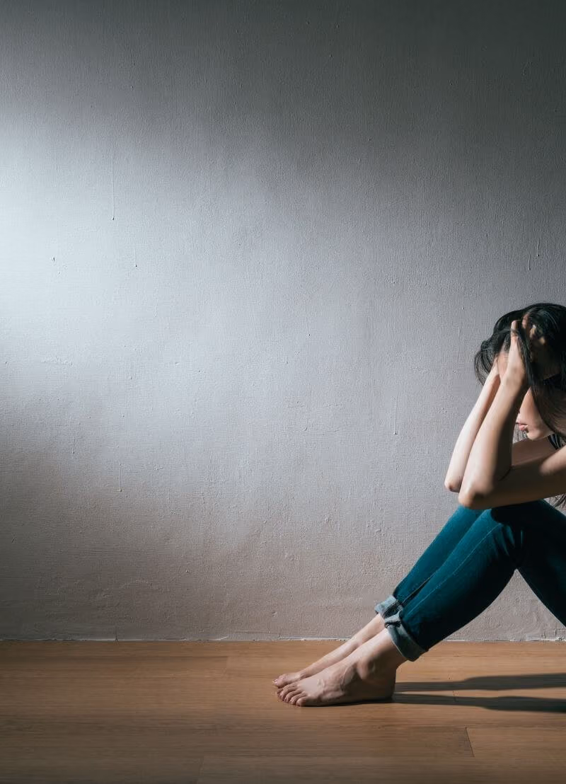 De covidpandemie zette een stop op ons sociaal leven. Velen van ons voelen de impact op ons psychisch welzijn. Vooral jongeren zijn er slecht aan toe. Psycholoog Inez Germeys (KU Leuven) legt je uit dat dat geen aanstellerij is.