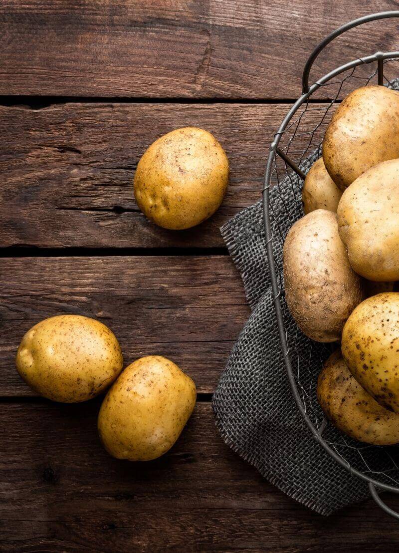 Als je niet goed ziet, kan je dat meestal eenvoudig oplossen door een bril te dragen. Maar als je hoornvlies beschadigd is, helpt een bril niet meer. Een nieuw hoornvlies heb je dan nodig. Helaas is er een donortekort. Maar gelukkig staat de wetenschap niet stil. Expert in experimentele oogheelkunde Bert Van den Bogerd (UAntwerpen) dook in zijn labo op zoek naar oplossingen. 