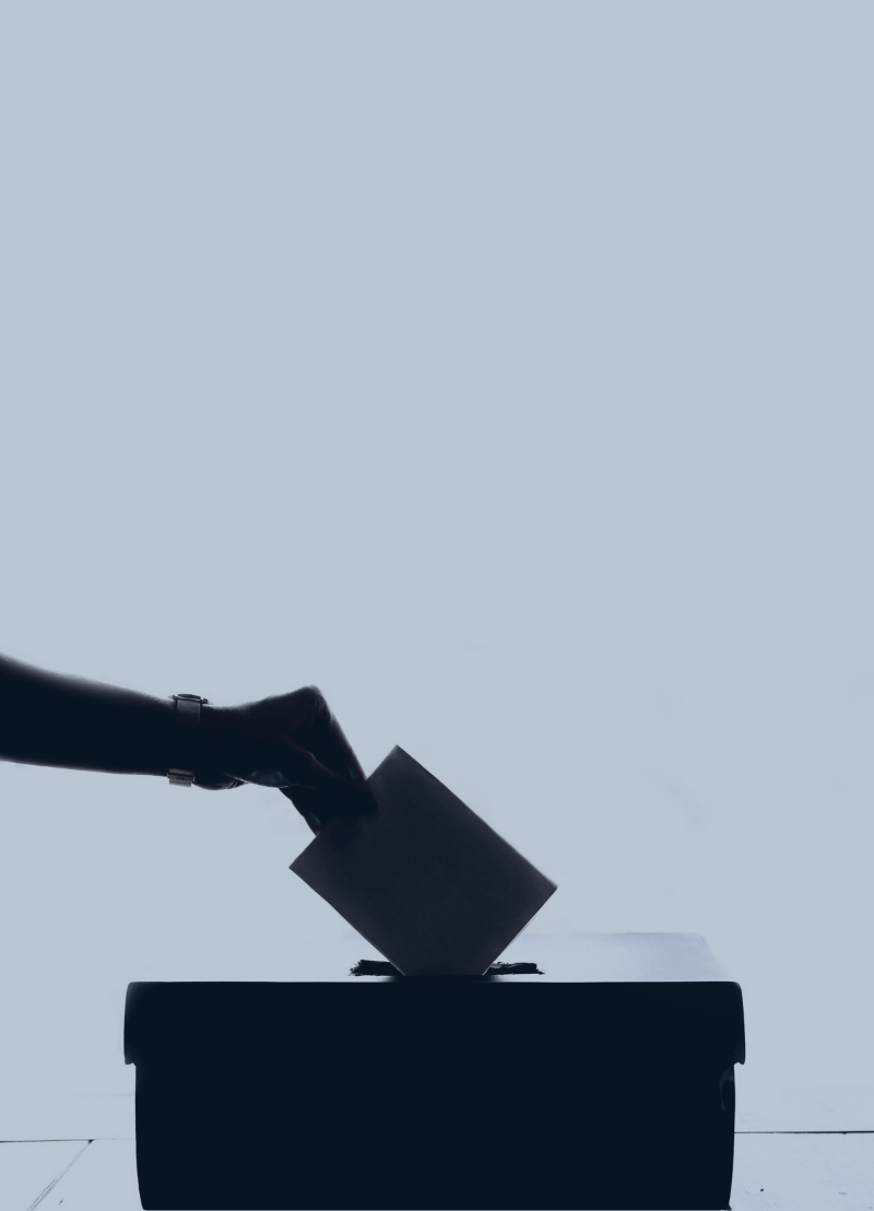 Jongeren houden zich met erg veel zaken bezig, maar politiek lijkt daar niet meteen deel van uit te maken. Toch moeten zij de politici en de begane burgers van morgen worden. Kunnen we het politiek engagement bij die jongeren nog aanwakkeren of komt dat allemaal vanzelf? Wij vroegen het aan Ellen Claes, politicologe aan de KU Leuven.